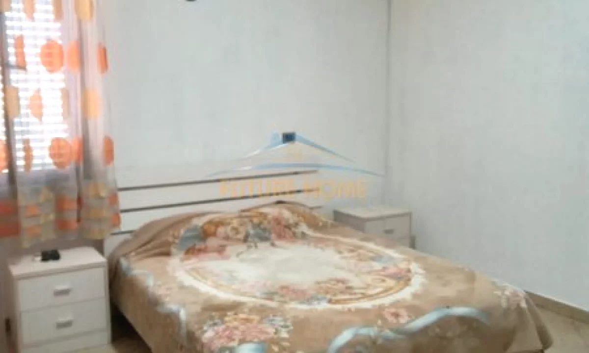 Shtepi me qera Apartament ne Tirane, 3+1, Mobilimi E mobiluar, Pagesa 550  Euro.