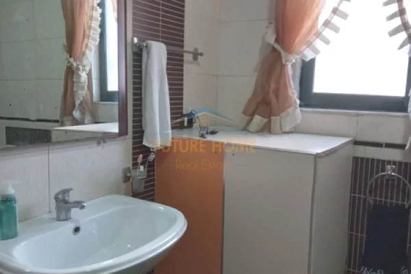 Shtepi me qera Apartament ne Tirane, 3+1, Mobilimi E mobiluar, Pagesa 550  Euro.