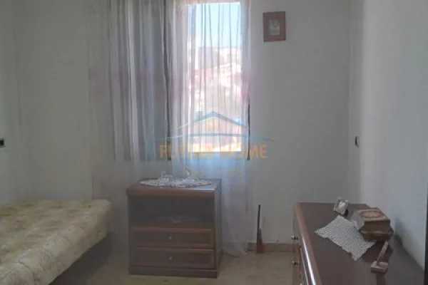 Shtepi me qera Apartament ne Tirane, 3+1, Mobilimi E mobiluar, Pagesa 550  Euro.