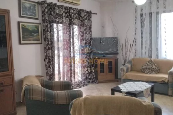 Shtepi me qera Apartament ne Tirane, 3+1, Mobilimi E mobiluar, Pagesa 550  Euro.