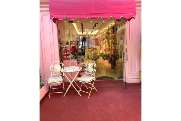 Shitet, Biznes, Dyqan Lulesh, ne Rrugen Bardhyl, Tirane.