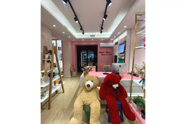 Shitet, Biznes, Dyqan Lulesh, ne Rrugen Bardhyl, Tirane.