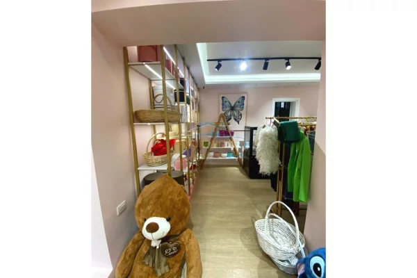 Shitet, Biznes, Dyqan Lulesh, ne Rrugen Bardhyl, Tirane.