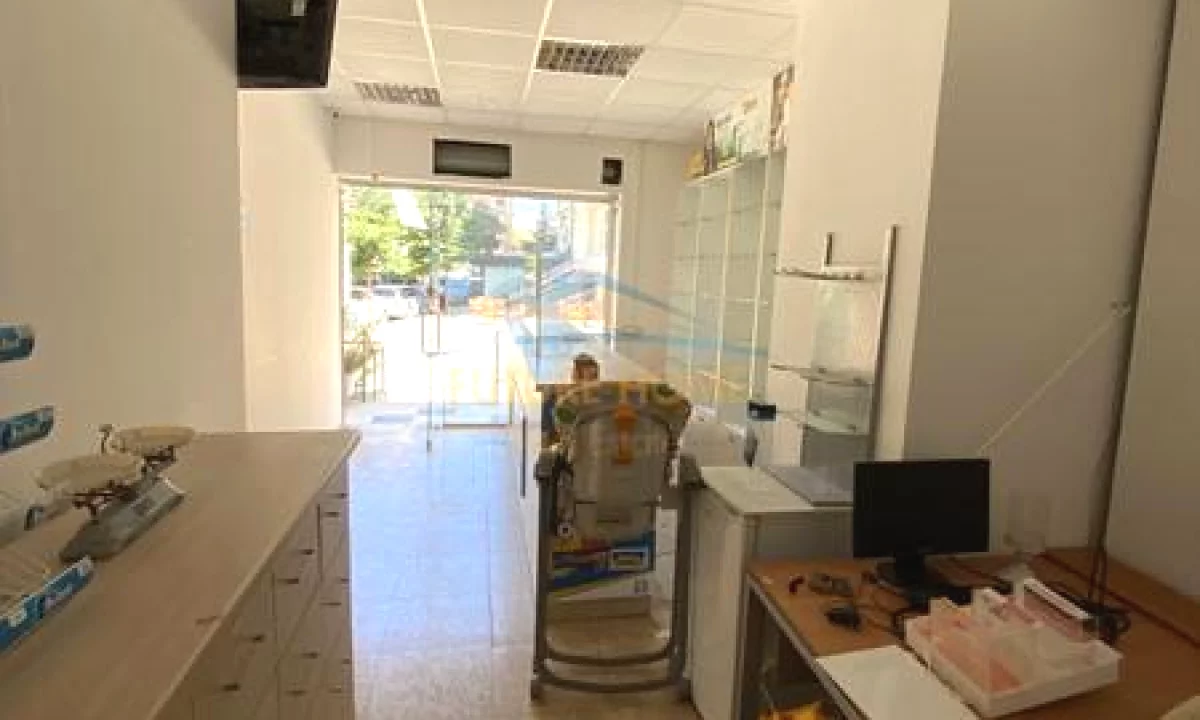 Shitet, Ambient Biznesi, Rruga Bajram Curri, Tirane.