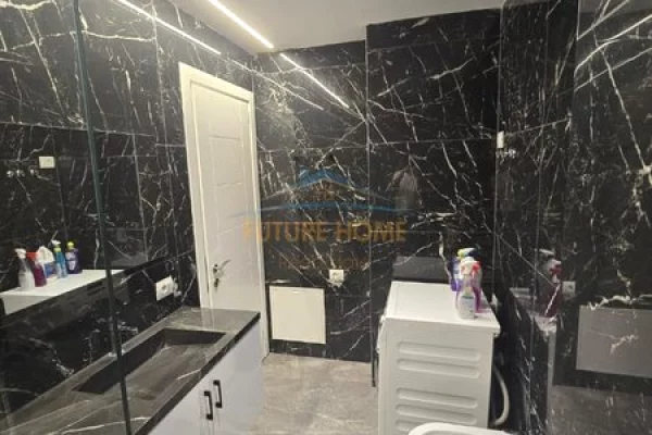 Shtepi ne shitje Apartament ne Tirane, 2+1, Mobilimi E mobiluar, Pagesa 250,000  Leke.