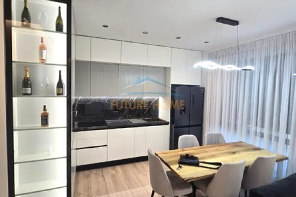 Shtepi ne shitje Apartament ne Tirane, 2+1, Mobilimi E mobiluar, Pagesa 250,000  Leke.