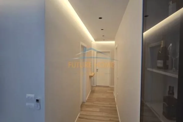 Shtepi ne shitje Apartament ne Tirane, 2+1, Mobilimi E mobiluar, Pagesa 250,000  Leke.
