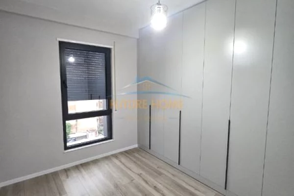 Shtepi ne shitje Apartament ne Tirane, 2+1, Mobilimi E mobiluar, Pagesa 250,000  Leke.