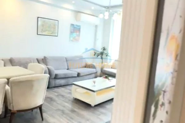 Shtepi ne shitje Apartament ne Tirane, 2+1, Mobilimi E mobiluar, Pagesa 258,000  Euro.