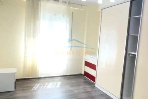 Shtepi ne shitje Apartament ne Tirane, 2+1, Mobilimi E mobiluar, Pagesa 258,000  Euro.