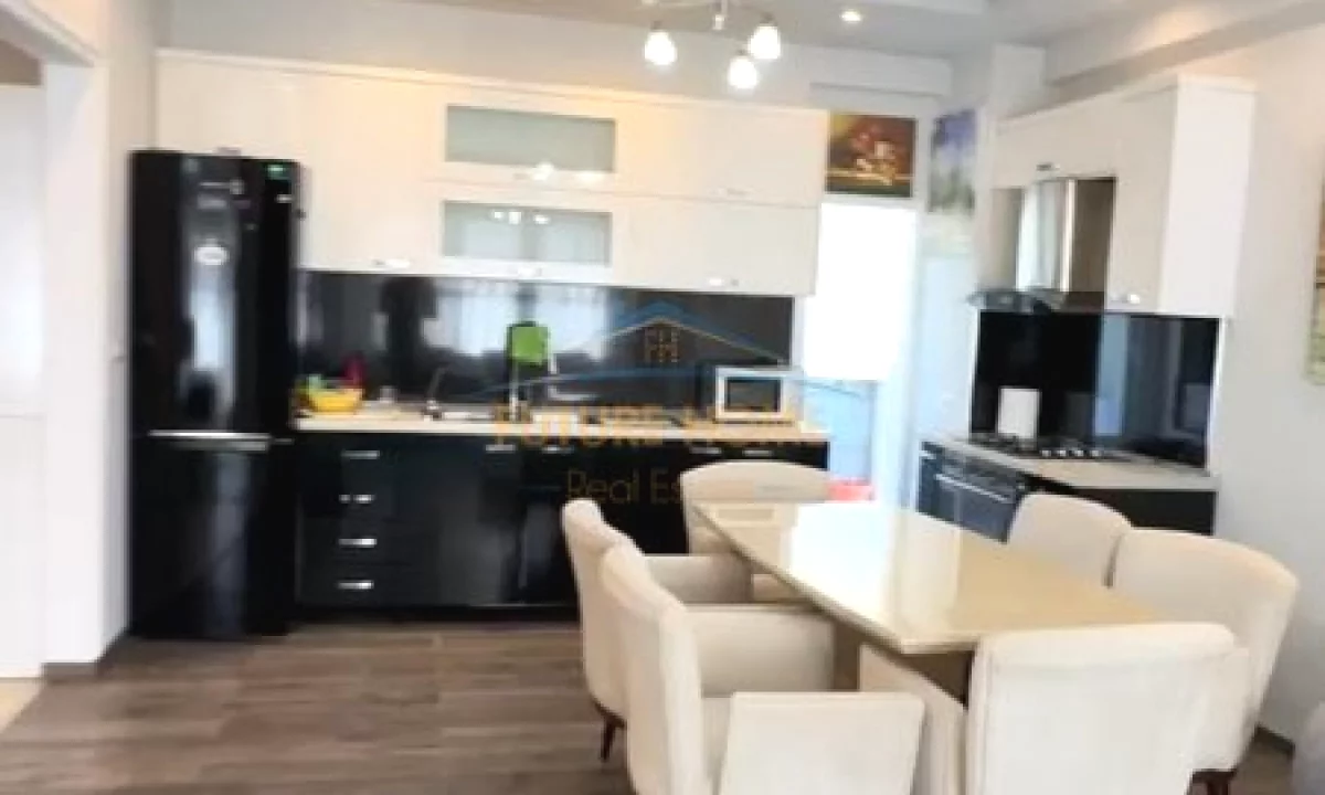 Shtepi ne shitje Apartament ne Tirane, 2+1, Mobilimi E mobiluar, Pagesa 258,000  Euro.