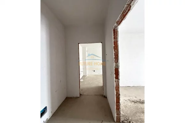 Shtepi ne shitje Apartament ne Tirane, 2+1, Mobilimi Bosh, pa mobiluar, Pagesa 102,000  Euro.