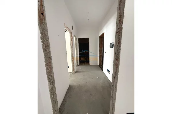 Shtepi ne shitje Apartament ne Tirane, 2+1, Mobilimi Bosh, pa mobiluar, Pagesa 114,000  Euro.