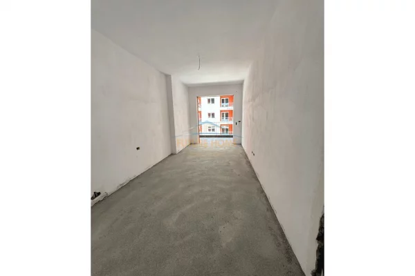 Shtepi ne shitje Apartament ne Tirane, 2+1, Mobilimi Bosh, pa mobiluar, Pagesa 114,000  Euro.