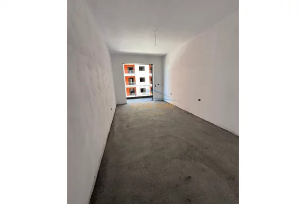 Shtepi ne shitje Apartament ne Tirane, 2+1, Mobilimi Bosh, pa mobiluar, Pagesa 114,000  Euro.