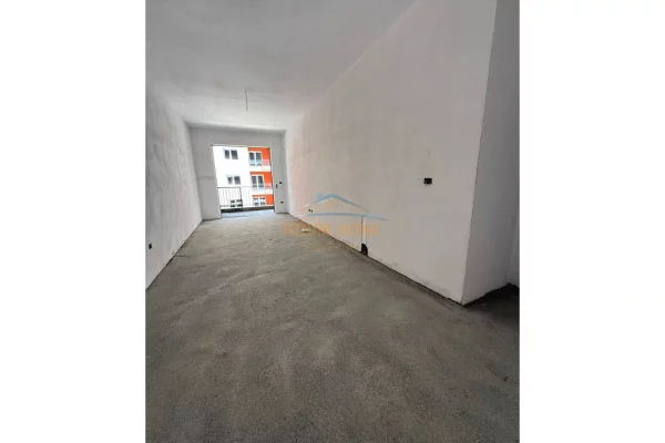 Shtepi ne shitje Apartament ne Tirane, 2+1, Mobilimi Bosh, pa mobiluar, Pagesa 114,000  Euro.