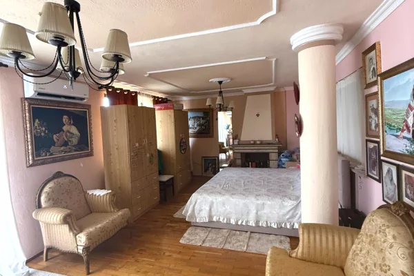 Shtepi ne shitje Apartament ne Tirane, 2+1, Mobilimi E mobiluar, Pagesa 182,000  Euro.