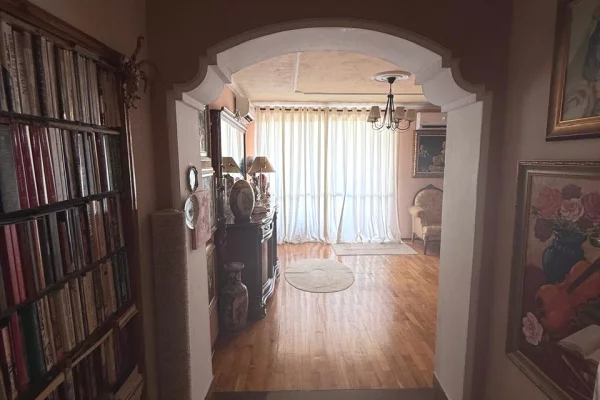 Shtepi ne shitje Apartament ne Tirane, 2+1, Mobilimi E mobiluar, Pagesa 182,000  Euro.