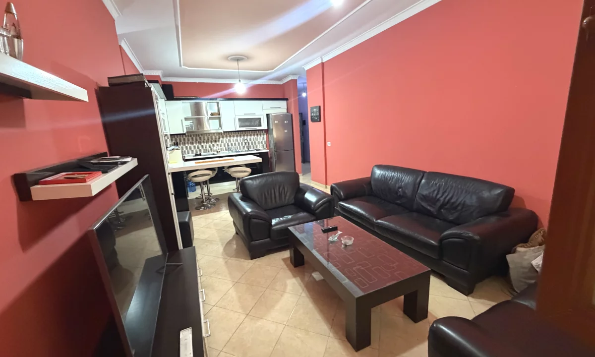 Shtepi me qera Apartament ne Tirane, 2+1, Mobilimi E mobiluar, Pagesa 50,000  Leke.