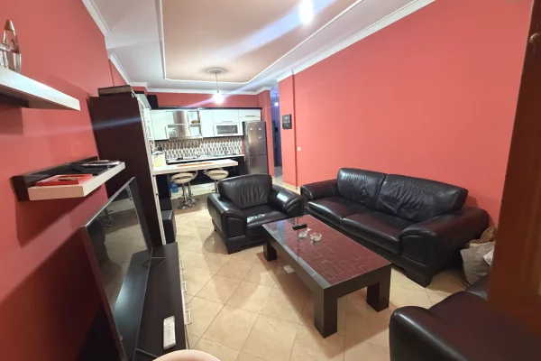 Shtepi me qera 2+1 ne Tirane - 50,000 Leke