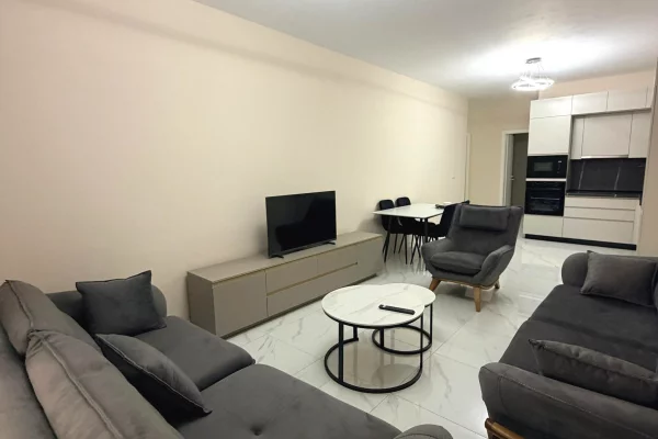 Shtepi me qera 2+1 ne Tirane - 40,000 Leke