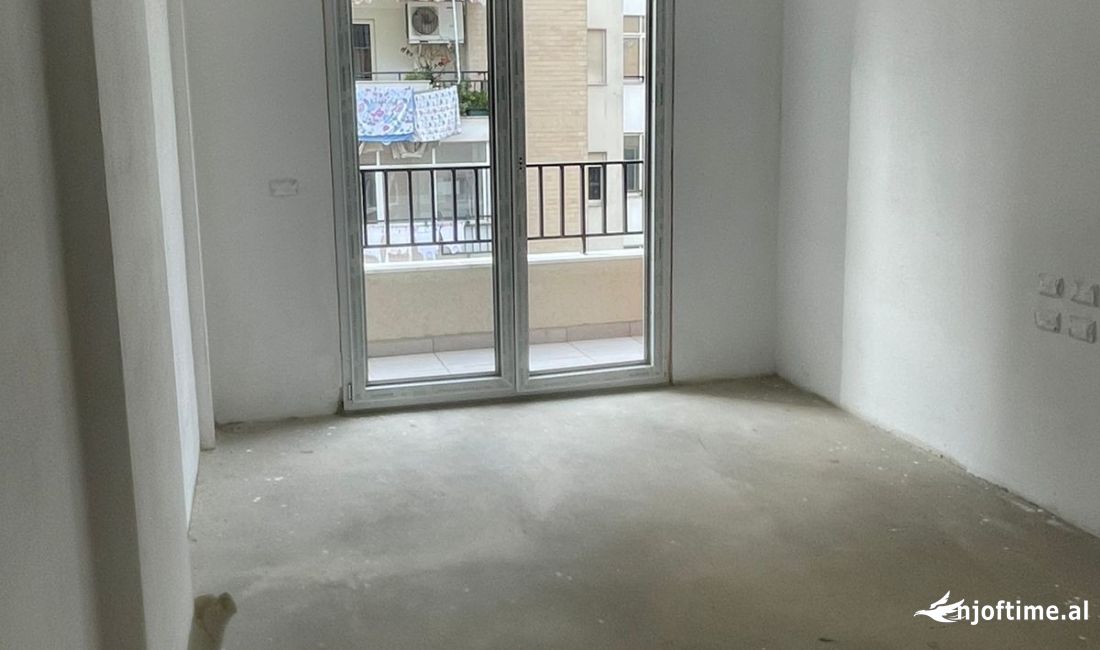 Shtepi ne shitje Apartament ne Tirane, 2+1, Mobilimi Bosh, pa mobiluar, Pagesa 310,000  Euro.