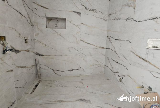 Shtepi ne shitje Apartament ne Tirane, 2+1, Mobilimi Bosh, pa mobiluar, Pagesa 310,000  Euro.