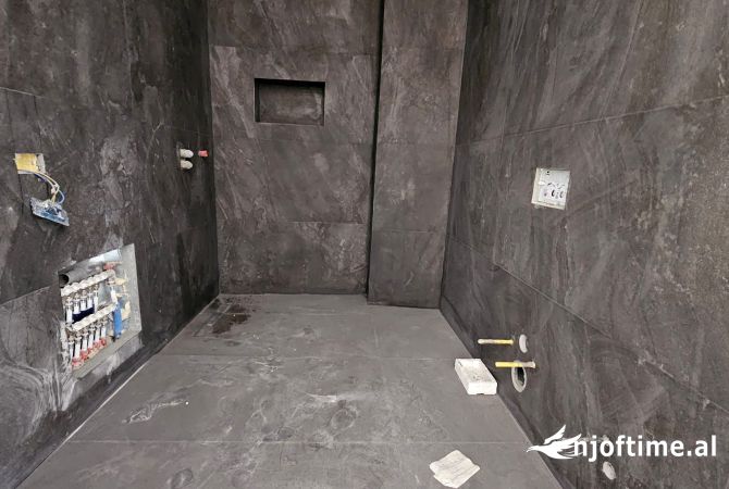 Shtepi ne shitje Apartament ne Tirane, 2+1, Mobilimi Bosh, pa mobiluar, Pagesa 310,000  Euro.