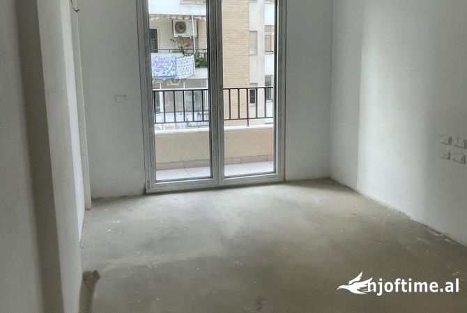 Shtepi ne shitje Apartament ne Tirane, 2+1, Mobilimi Bosh, pa mobiluar, Pagesa 310,000  Euro.
