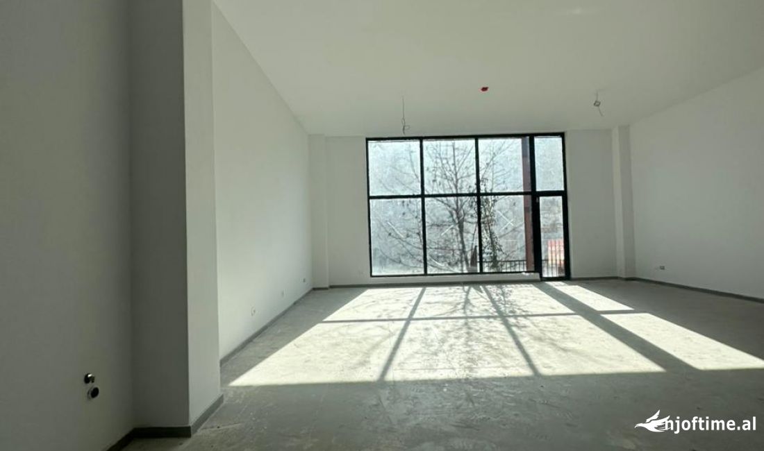 Ambient biznesi me qera Garden Building