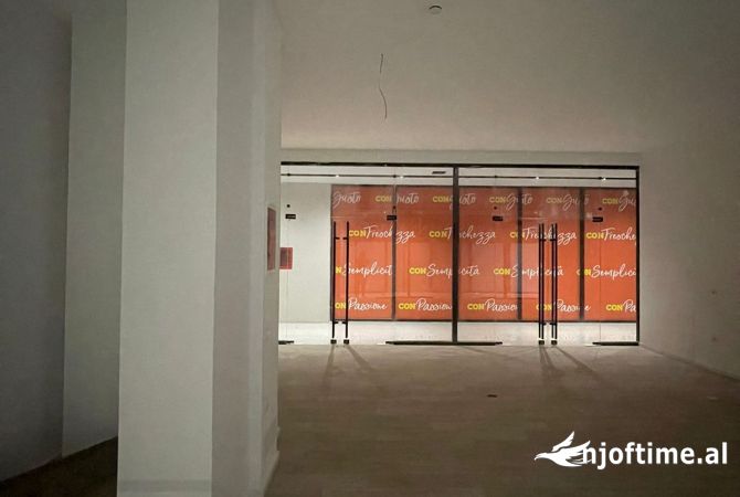 Ambient komercialne ne shitje Garden Building