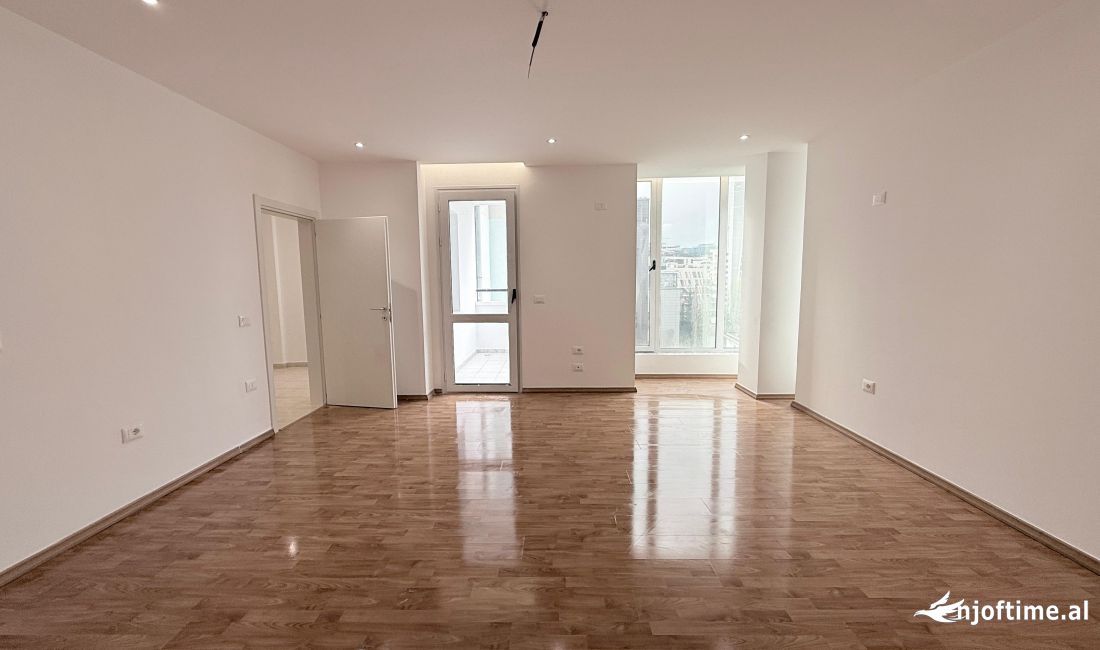 Appartamento in affitto a Tirana 3+1, Vuoto