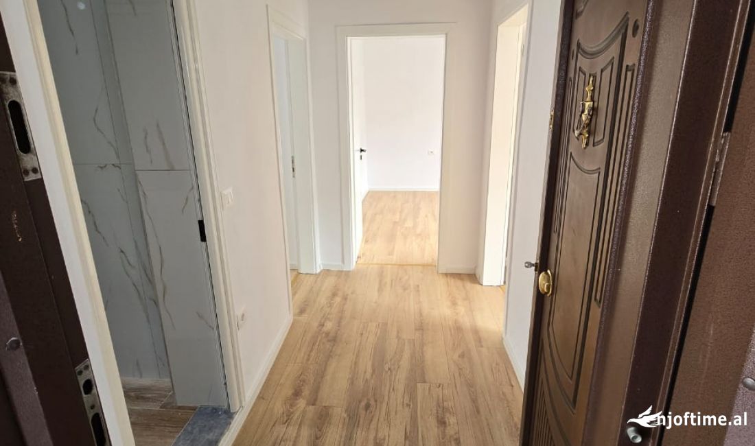 Shtepi ne shitje Apartament ne Tirane, 2+1, Mobilimi Bosh, pa mobiluar, Pagesa 129,000  Euro.