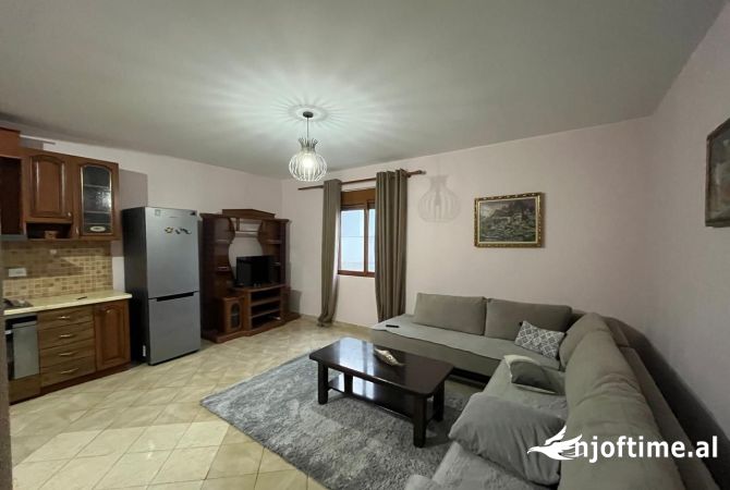 Jepet shtepi private me qera 2+1