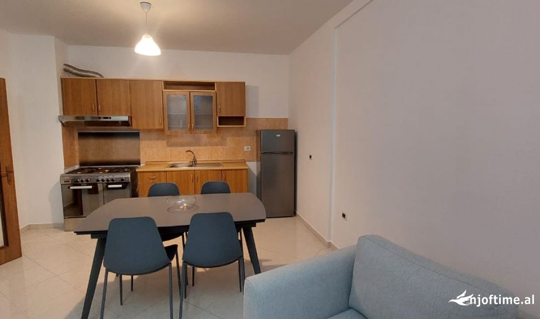 Appartamento in affitto a Tirana 1+1, Arredato