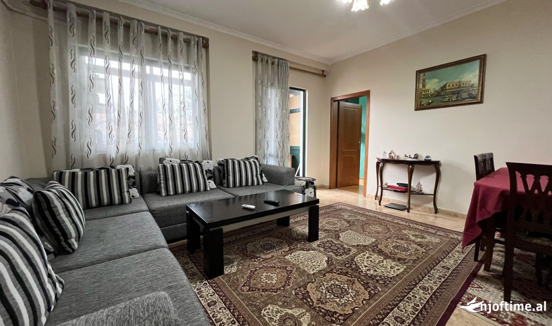 Shtepi ne shitje Apartament ne Tirane, 3+1, Mobilimi Bosh, pa mobiluar, Pagesa 310,500  Euro.