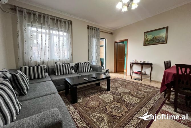 Shitet apartament  3+1 afer stadiumit dinamo