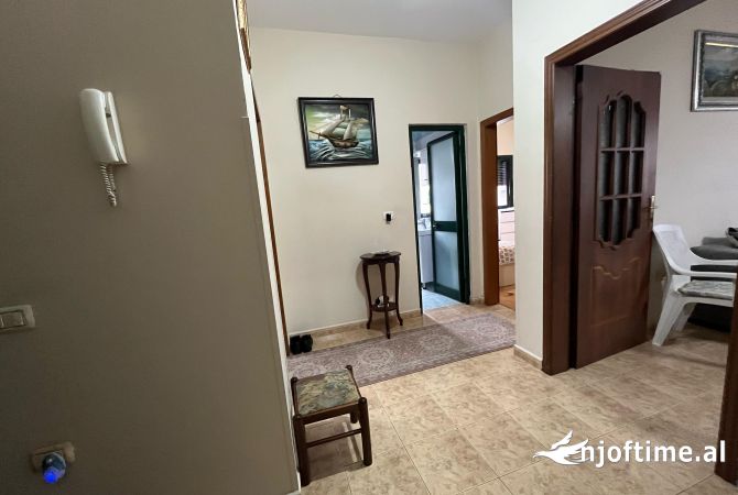 Shtepi ne shitje Apartament ne Tirane, 3+1, Mobilimi Bosh, pa mobiluar, Pagesa 310,500  Euro.