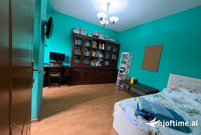 Shtepi ne shitje Apartament ne Tirane, 3+1, Mobilimi Bosh, pa mobiluar, Pagesa 310,500  Euro.