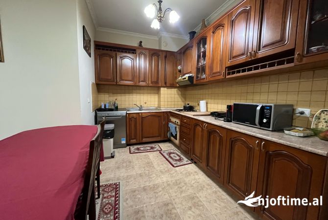 Shtepi ne shitje Apartament ne Tirane, 3+1, Mobilimi Bosh, pa mobiluar, Pagesa 310,500  Euro.