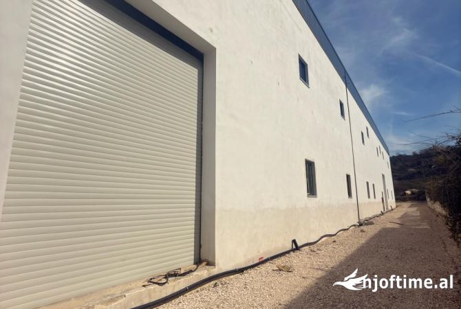 Ambiente Commerciale in Affitto 4+1 a Tirana - 1,200 Euro