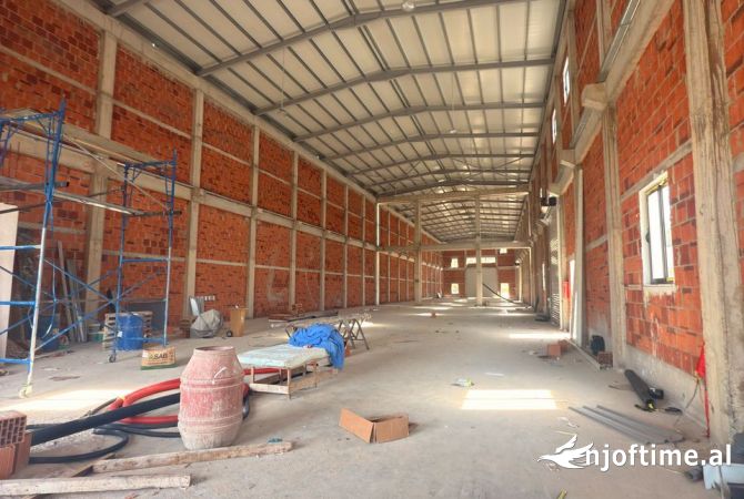 Ambiente Commerciale in Affitto 4+1 a Tirana - 1,200 Euro