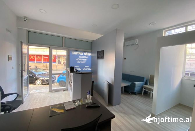 Ambiente Commerciale in Affitto 1+1 a Tirana - 700 Euro
