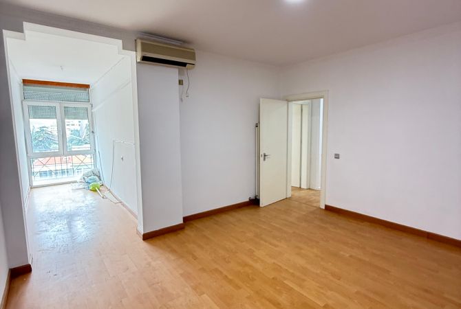 JEPET AMBIENT BIZNESI / ZYRE PER QERA NE BLLOK
