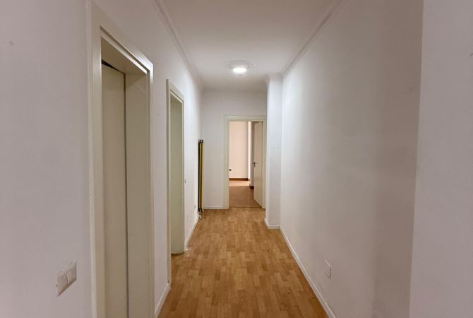 JEPET AMBIENT BIZNESI / ZYRE PER QERA NE BLLOK