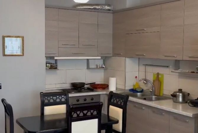 Shtepi ne shitje Apartament ne Tirane, 1+1, Mobilimi E mobiluar, Pagesa 96,000  Euro.