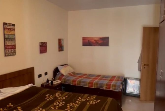 Shtepi ne shitje Apartament ne Tirane, 1+1, Mobilimi E mobiluar, Pagesa 96,000  Euro.