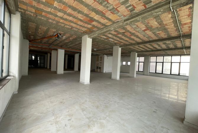 Jepet me Qira Ambient Biznesi 1000 m2 – Komuna e Parisit (Ekskluzivitet)