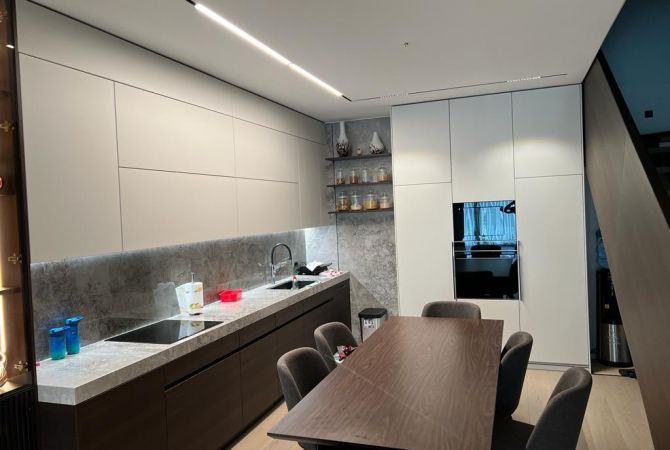 Shtepi ne shitje Duplex(shtepi me 2 kate) ne Tirane, 3+1, Mobilimi E mobiluar, Pagesa 356,000  Euro.