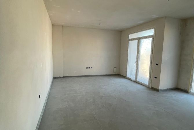 Shtepi ne shitje Apartament ne Tirane, 1+1, Mobilimi Bosh, pa mobiluar, Pagesa 132,270  Euro.